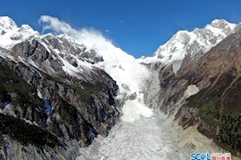 甘孜州海螺沟冰川景色迷人