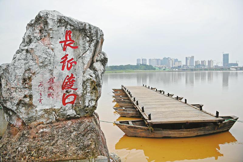 于都县的长征渡口,85年前,近9万中国工农红军从这里集结出发,开始了一