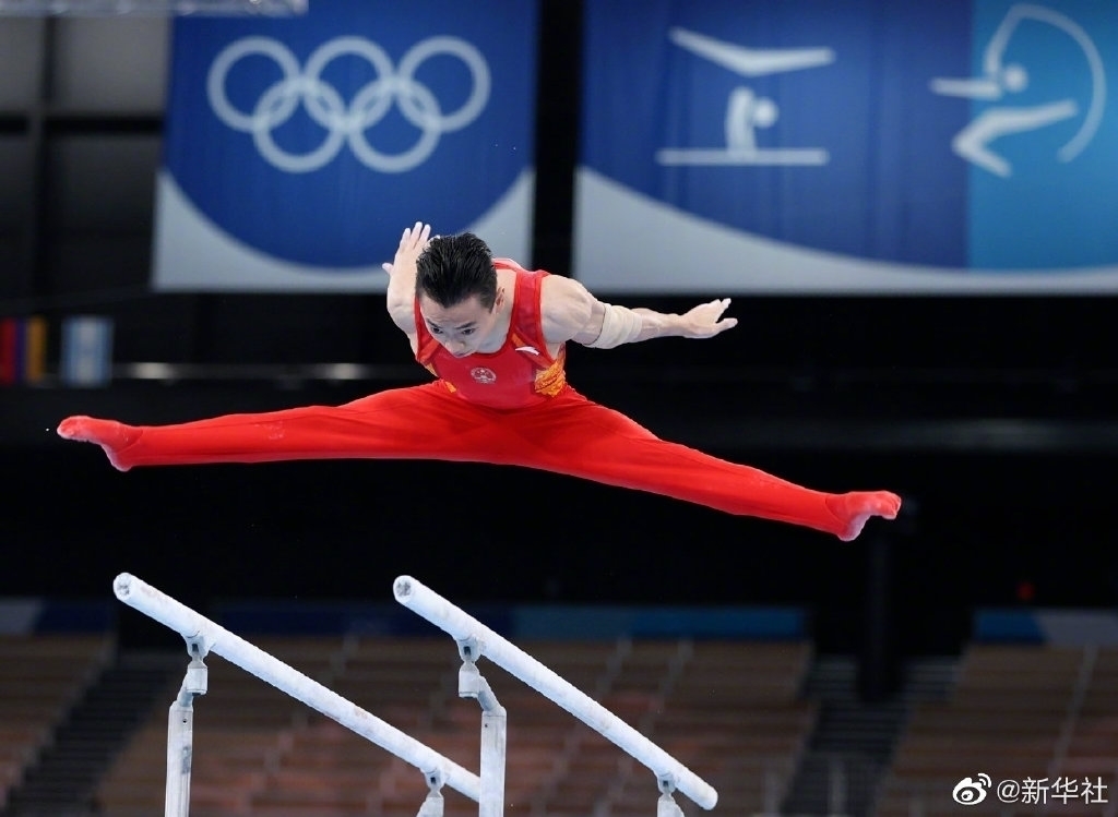 第31金四川健儿首金邹敬园夺体操男子双杠冠军