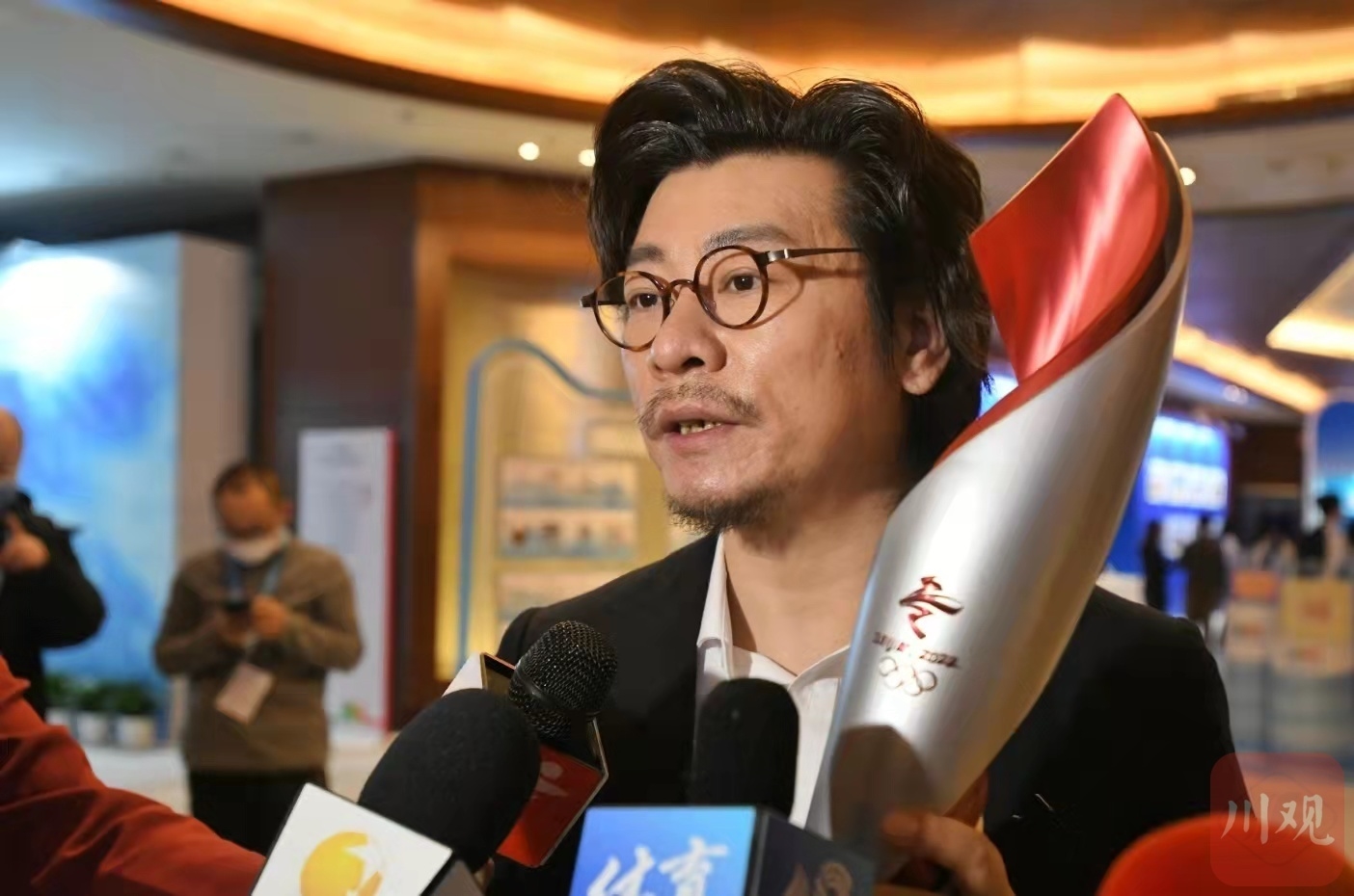 川观新闻发自冬奥现场丨北京冬奥会火炬外观设计有何亮点?听设计师李