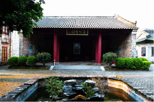 1584年,利瑪竇到達廣東肇慶,和肇慶知府王泮建立了友好,平等關係.