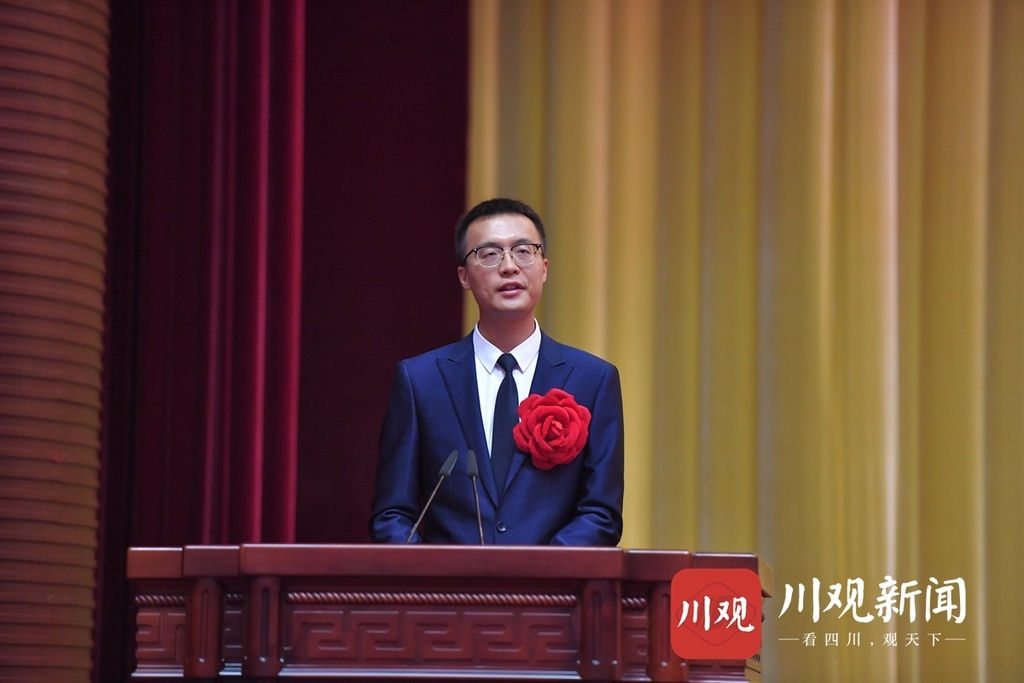 四川在线记者 王成栋 摄影 田为大家好,我是李凯.来自昭觉县三河村.