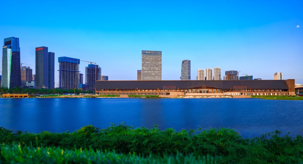 走去看天府国际会议中心的颜