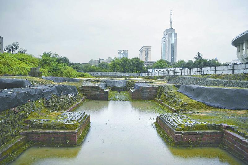 在2013年发现隋唐著名的"城市中央公园"摩诃池及明代蜀王府一角以后