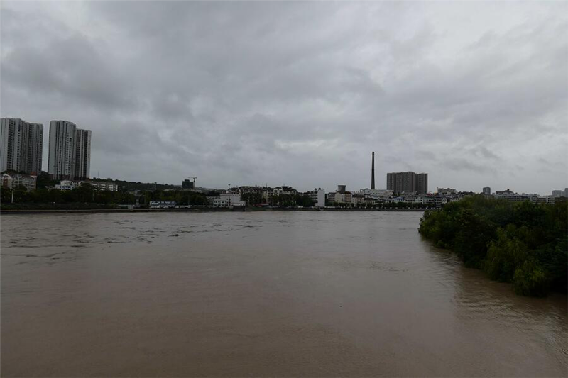 暴雨升级绵阳全市上下众志成城抗洪抢险