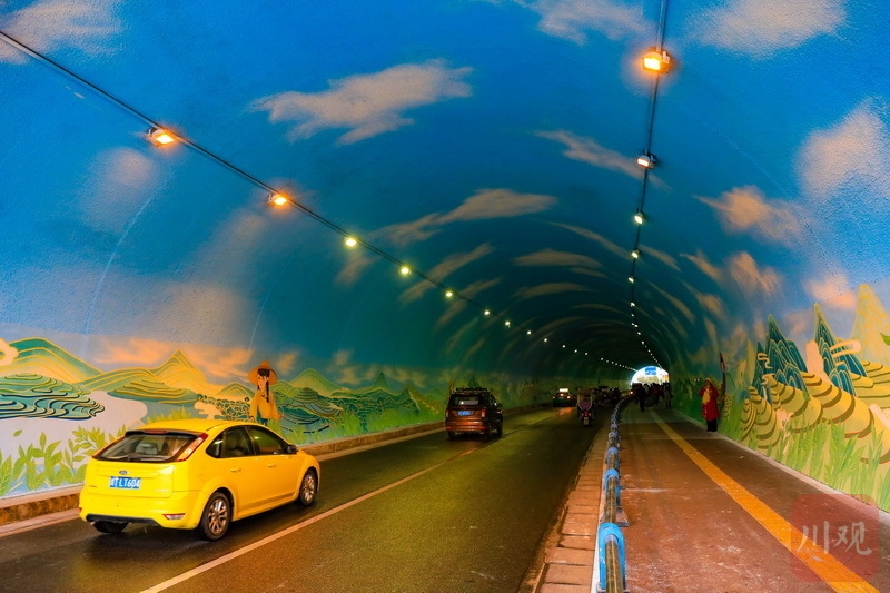 梦幻高颜值雅安苍坪山隧道换妆迎新春