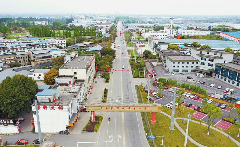 向阳镇今昔对比.向阳镇人民政府供图