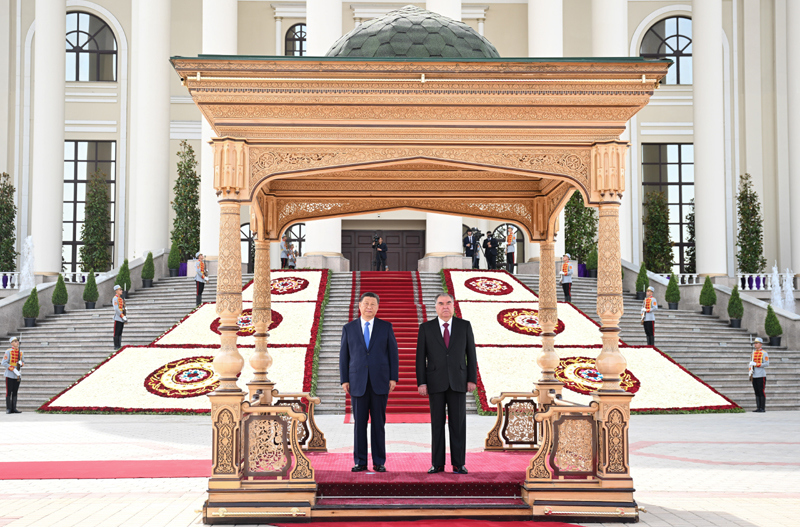 习近平同塔吉克斯坦总统拉赫蒙举行会谈「相关图片」