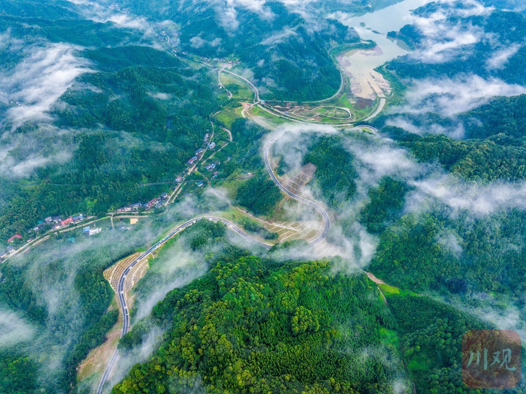 龙门山最高峰图片