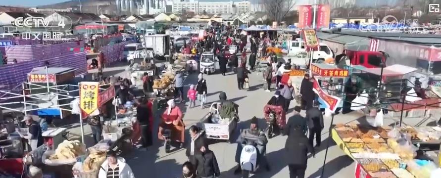 各地新春市集年味正浓 节前消费市场“热气腾腾”「相关图片」