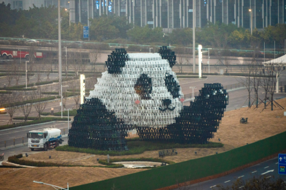 【美丽四川】重庆雕塑家给双流国际机场的“大熊猫”打上腮红