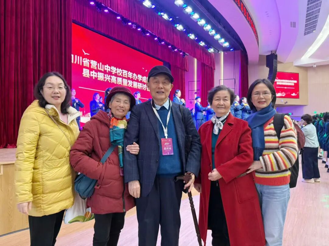 6.赵彻终教授与李铭玲、赵淑智俩母女合影(左萍 摄).jpg