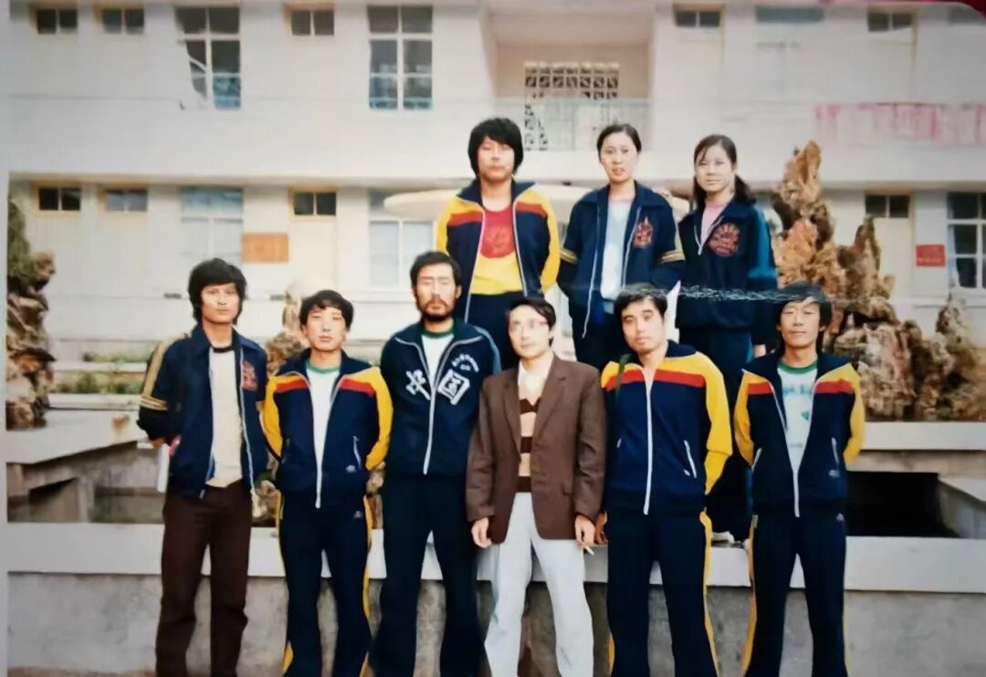 离开会东前本文作者奉友湘(前排右三)与洛阳队队员合影(王茂军 供图).png