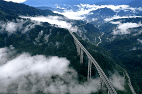 【美丽四川】从蜀道变迁看时代发展——读《蜀道新歌》有感‖李佰薇 