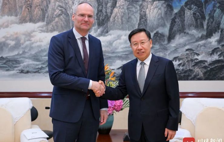 【时政】王晓晖会见奥地利驻华大使海沃福