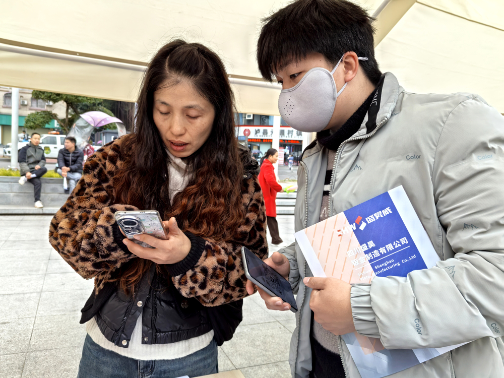 泸县举办2025年“暖冬行动”专场招聘会7