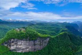 【美丽四川】灵鹫山赋：蜀西圣岳的千年佛缘与山河壮歌‖刘照辉 