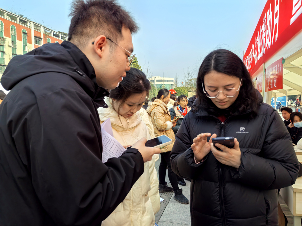 泸县启动2026年“就业援助月”专场招聘活动7