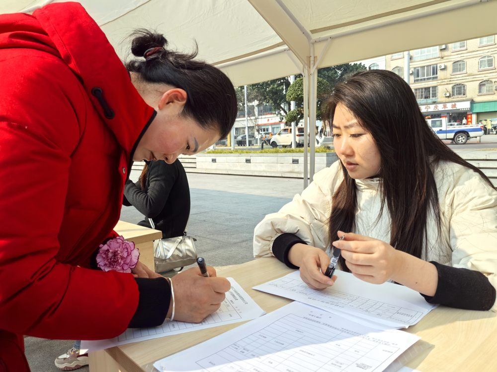 泸县启动2026年“就业援助月”专场招聘活动6