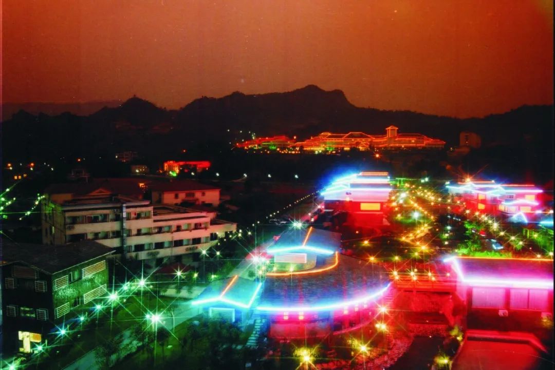 罗浮山温泉旅游度假区夜景.jpg