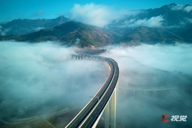 雨后云涌漫青山 平武再现“云端高速”美景