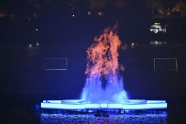 水火相映，点亮长空！第12届世运会主火炬点燃