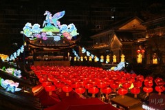 成都东门市井民俗灯会亮灯 市井烟火遇璀璨灯火